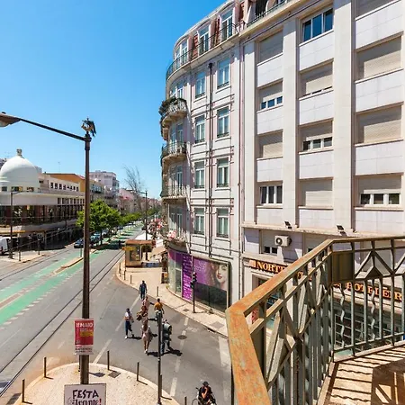 Bright Center, 10m From Subway, 6 Rooms, Up To 20 Ppl * Lisbona