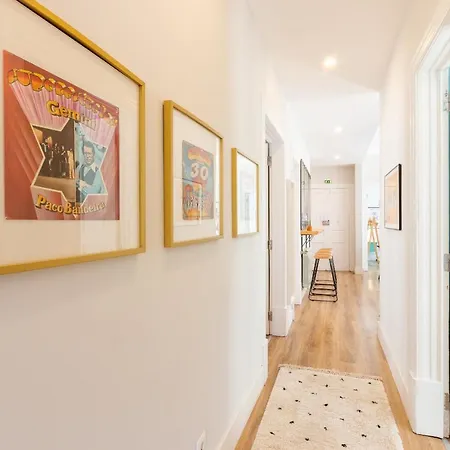 Bright Center, 10m From Subway, 6 Rooms, Up To 20 Ppl Casa vacanze