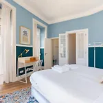 Bright Center, 10m From Subway, 6 Rooms, Up To 20 Ppl Vakantiehuis