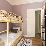 Bright Center, 10m From Subway, 6 Rooms, Up To 20 Ppl * Lissabon