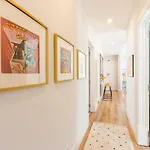Bright Center, 10m From Subway, 6 Rooms, Up To 20 Ppl Vakantiehuis