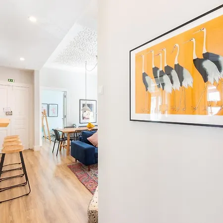 Будинок відпочинку Bright Center, 10m From Subway, 6 Rooms, Up To 20 Ppl