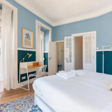 Bright Center, 10m From Subway, 6 Rooms, Up To 20 Ppl بيت للعطل