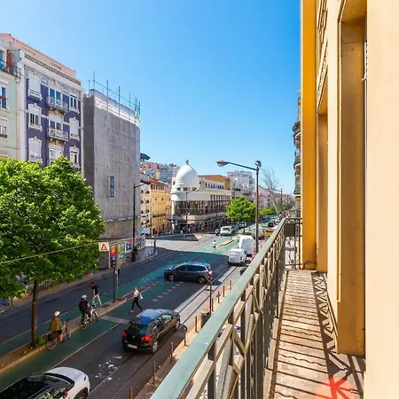Bright Center, 10m From Subway, 6 Rooms, Up To 20 Ppl Vakantiehuis