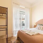 Bright Center, 10m From Subway, 6 Rooms, Up To 20 Ppl Lissabon