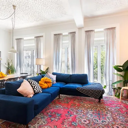 Bright Center, 10m From Subway, 6 Rooms, Up To 20 Ppl * Лиссабон