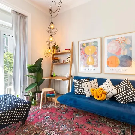 Дом отдыха Bright Center, 10m From Subway, 6 Rooms, Up To 20 Ppl *