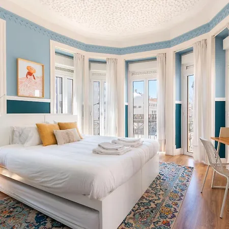 Bright Center, 10m From Subway, 6 Rooms, Up To 20 Ppl Дом отдыха Лиссабон