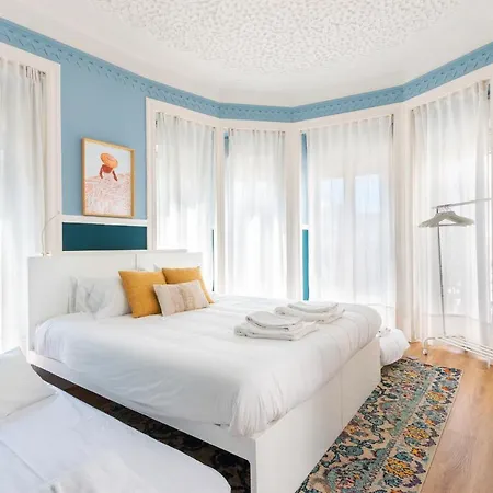 Bright Center, 10m From Subway, 6 Rooms, Up To 20 Ppl 펜션 리스본