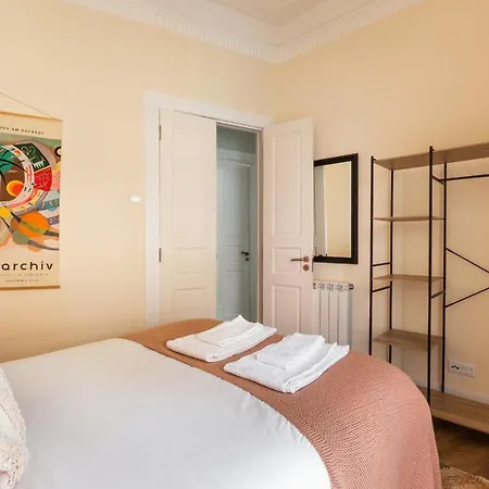 Bright Center, 10m From Subway, 6 Rooms, Up To 20 Ppl Дом отдыха Лиссабон