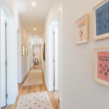 Bright Center, 10m From Subway, 6 Rooms, Up To 20 Ppl Дом отдыха Лиссабон