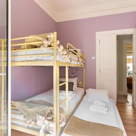 Bright Center, 10m From Subway, 6 Rooms, Up To 20 Ppl Дом отдыха Лиссабон