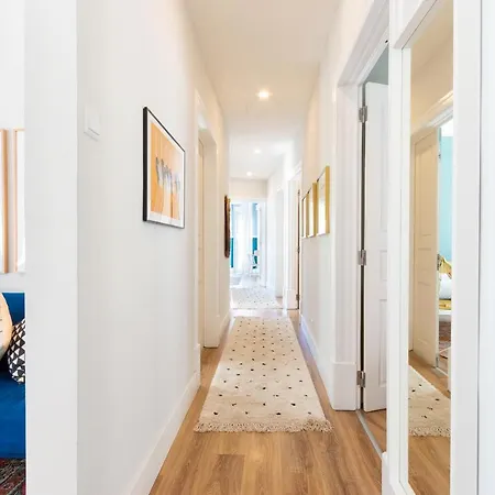 Дом отдыха Bright Center, 10m From Subway, 6 Rooms, Up To 20 Ppl Лиссабон
