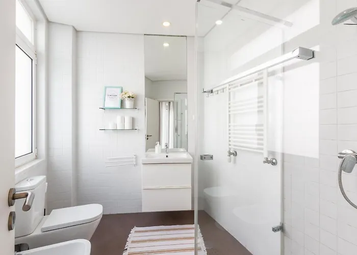 Holiday home Bright Center, 10m From Subway, 6 Rooms, Up To 20 Ppl Lisbon