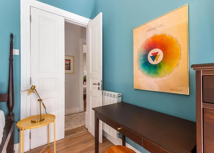 Bright Center, 10m From Subway, 6 Rooms, Up To 20 Ppl Holiday home Lisbon