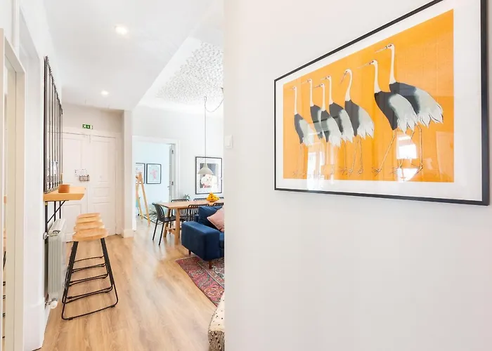 Holiday home Bright Center, 10m From Subway, 6 Rooms, Up To 20 Ppl