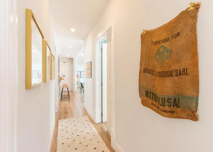 Bright Center, 10m From Subway, 6 Rooms, Up To 20 Ppl Holiday home