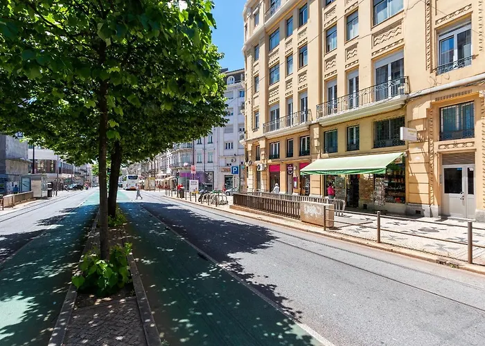 Bright Center, 10m From Subway, 6 Rooms, Up To 20 Ppl Holiday home Lisbon