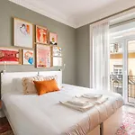 Dom wakacyjny Bright Center, 10m From Subway, 6 Rooms, Up To 20 Ppl Lizbona