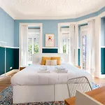 Dom wakacyjny Bright Center, 10m From Subway, 6 Rooms, Up To 20 Ppl