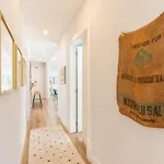 Bright Center, 10m From Subway, 6 Rooms, Up To 20 Ppl Dom wakacyjny
