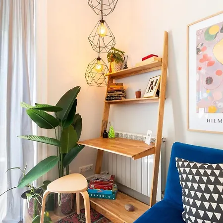Nyaraló Bright Center, 10m From Subway, 6 Rooms, Up To 20 Ppl