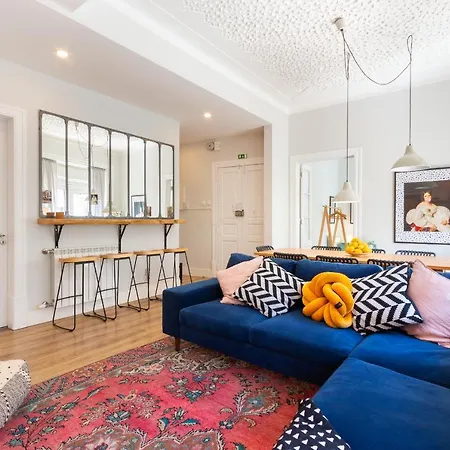 Bright Center, 10m From Subway, 6 Rooms, Up To 20 Ppl Prázdninový dům