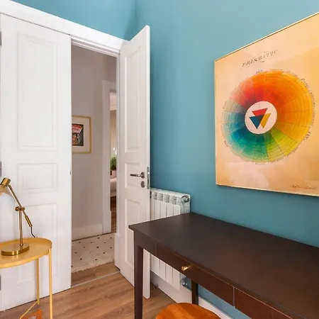 Bright Center, 10m From Subway, 6 Rooms, Up To 20 Ppl Prázdninový dům Lisboa