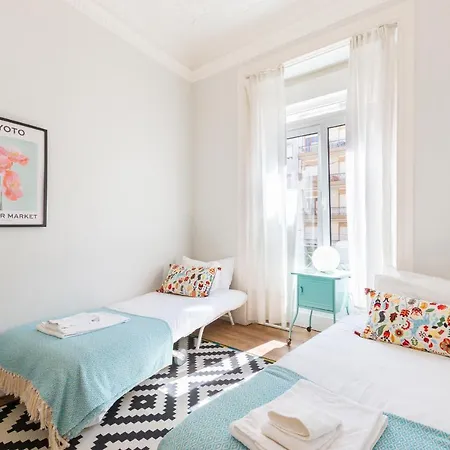 Bright Center, 10m From Subway, 6 Rooms, Up To 20 Ppl Prázdninový dům *